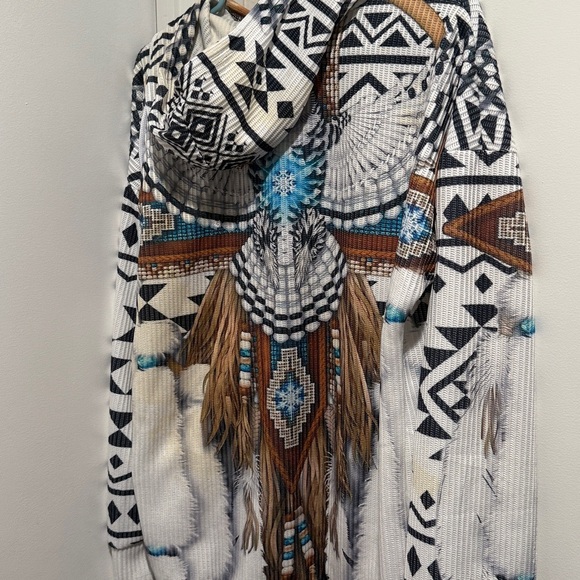 Geometric Owl Patterned Jacket - Picture 3 of 4